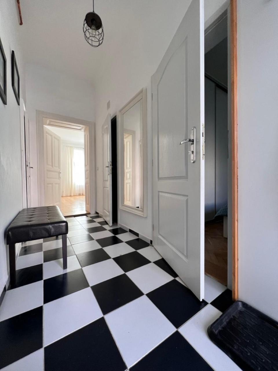 Stylish Flat In City Centre Pozsony Kültér fotó