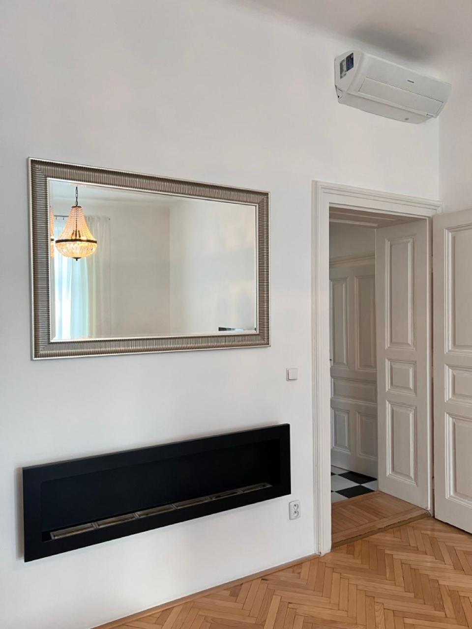 Stylish Flat In City Centre Pozsony Kültér fotó